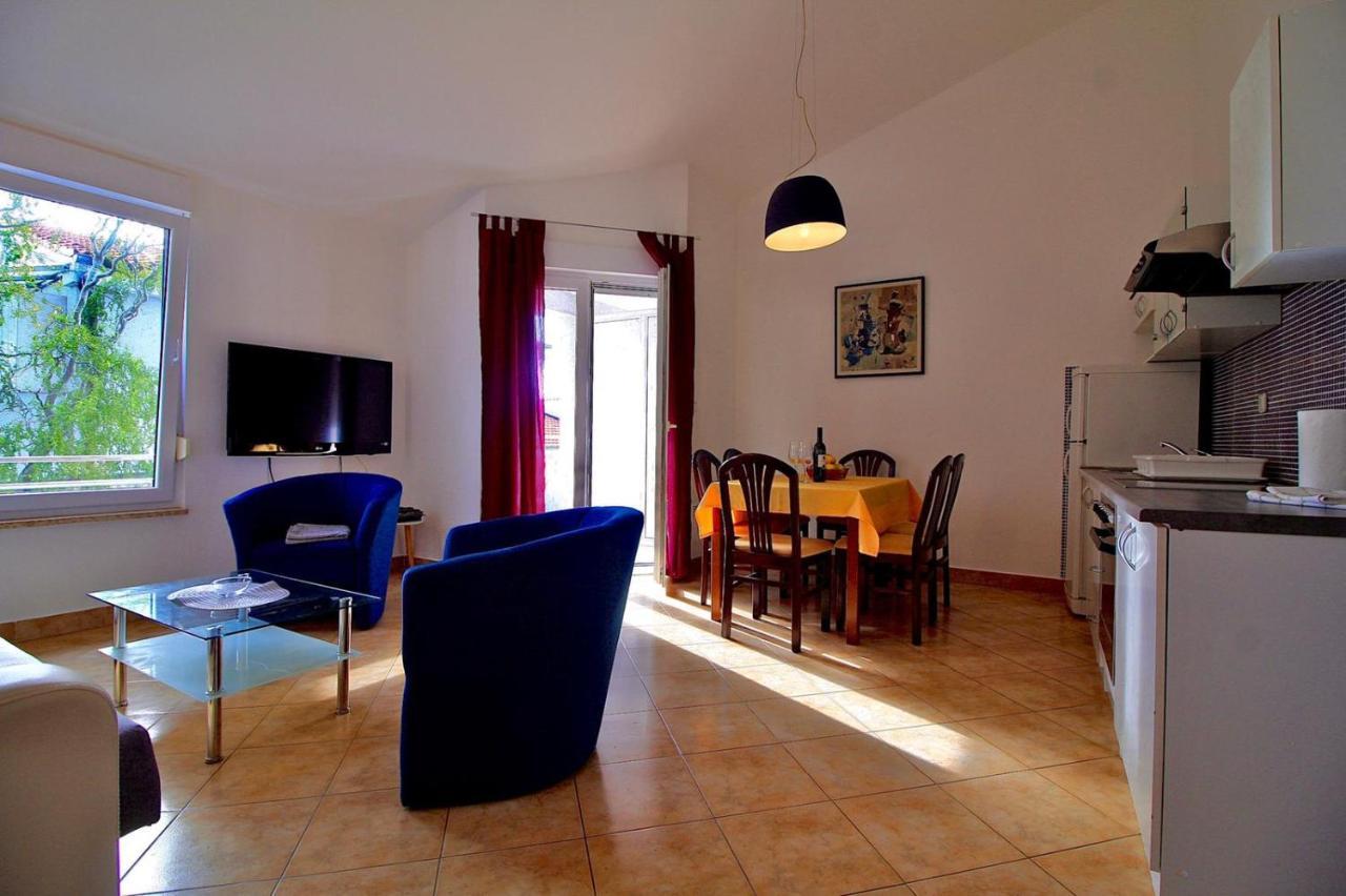 Apartman Maja Pjescana Pjescana Uvala Exterior photo