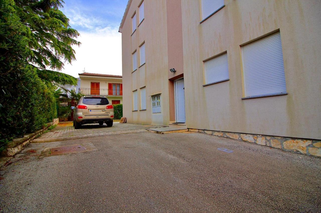 Apartman Maja Pjescana Pjescana Uvala Exterior photo