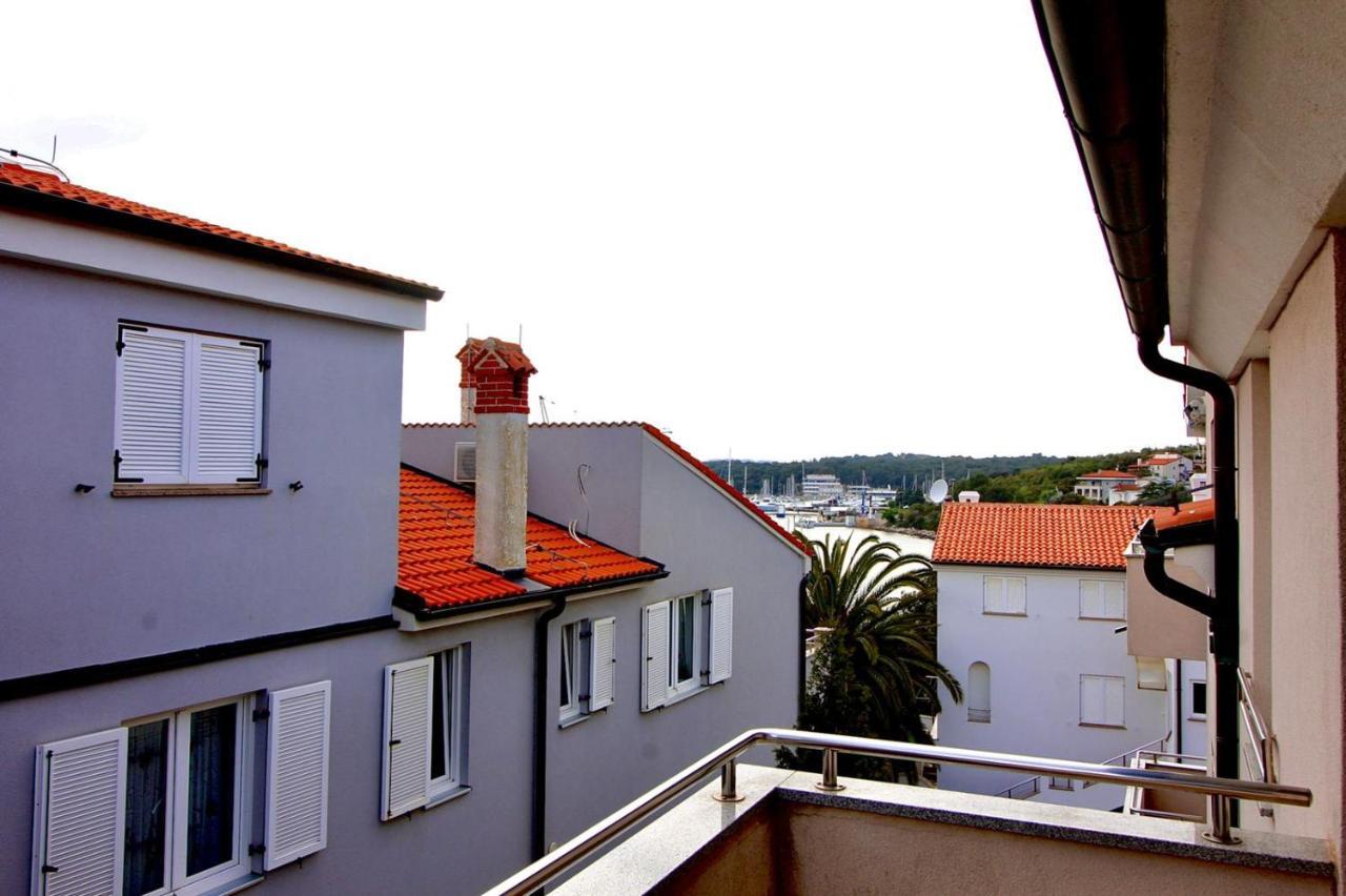 Apartman Maja Pjescana Pjescana Uvala Exterior photo
